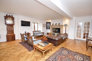 Lounge- click for photo gallery